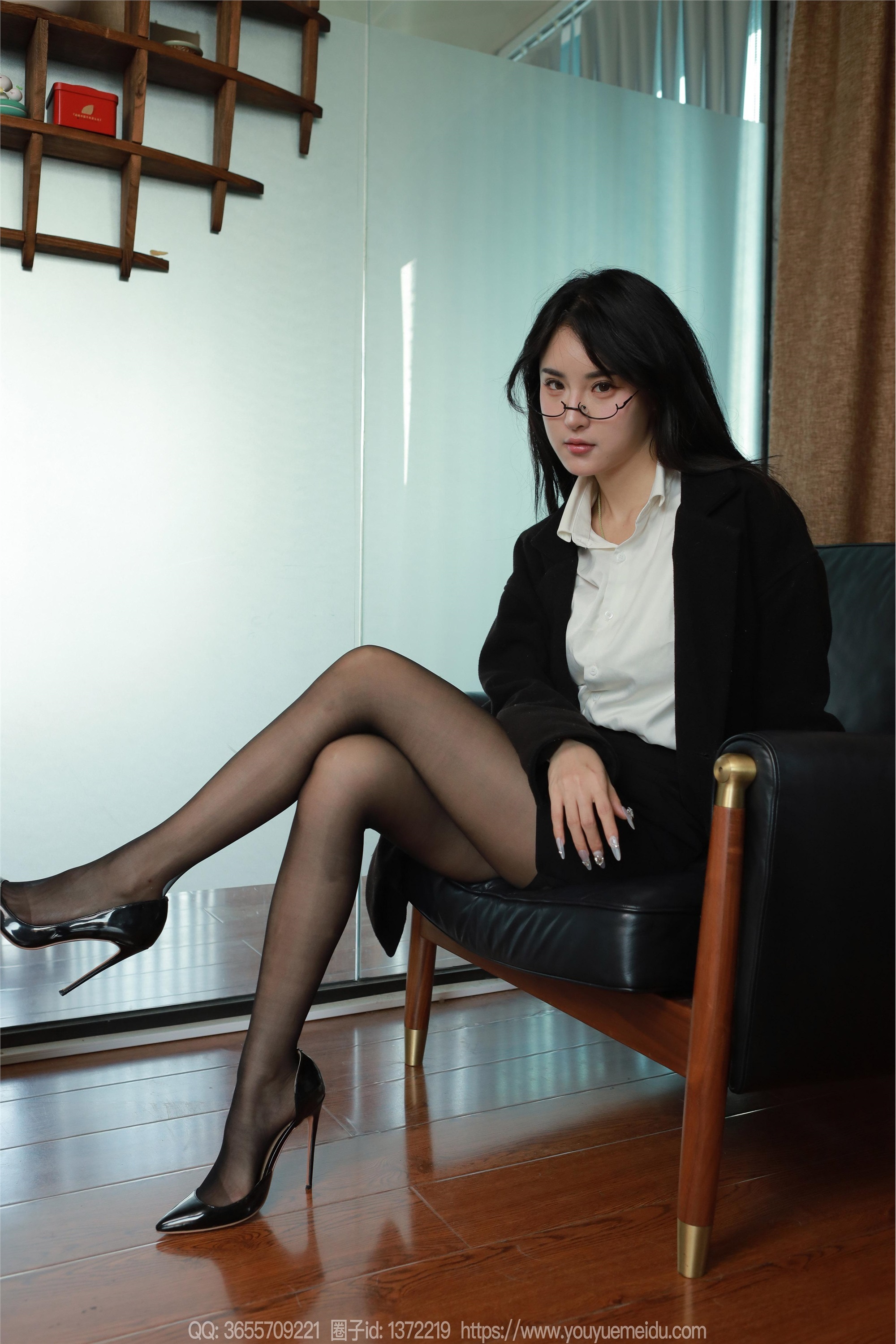 IESS异思趣向  2024.12.24 丝享家 1932 小宝《黑色外套（上）》